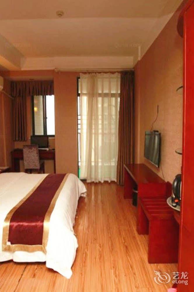Helun Hotel Chengdu Exterior photo