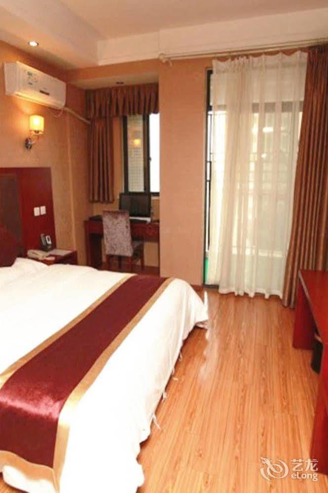 Helun Hotel Chengdu Exterior photo