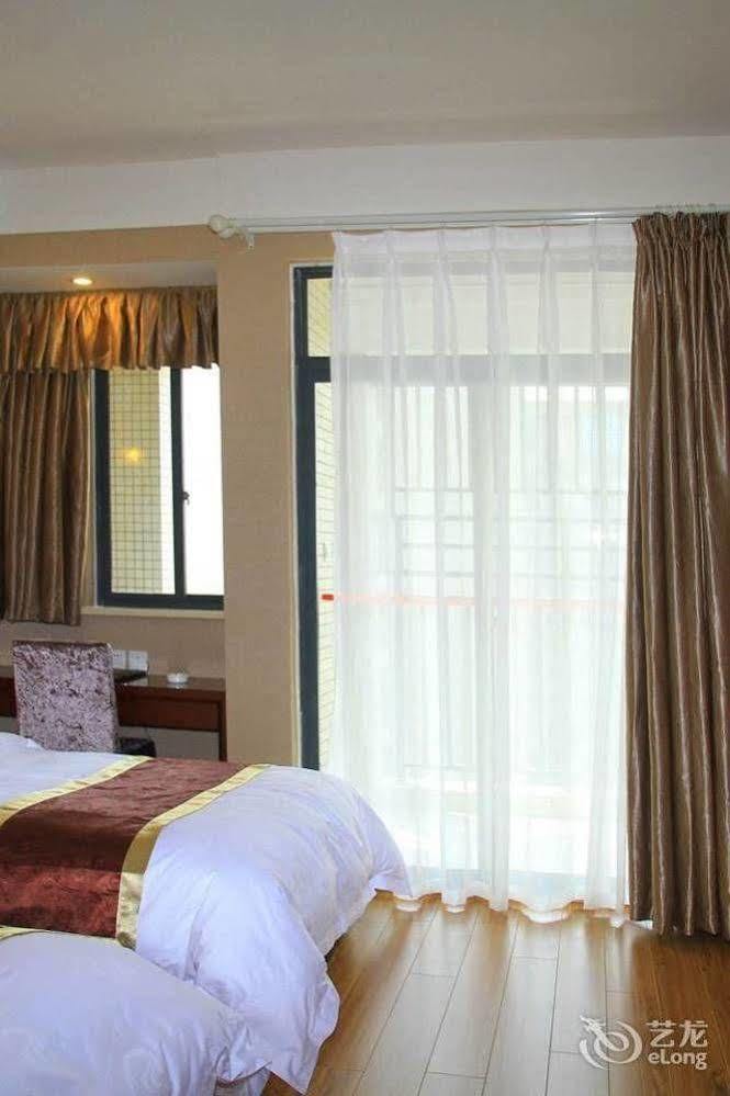 Helun Hotel Chengdu Exterior photo